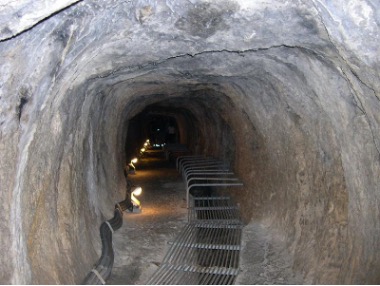 Vista atual do túnel de Eupalinos